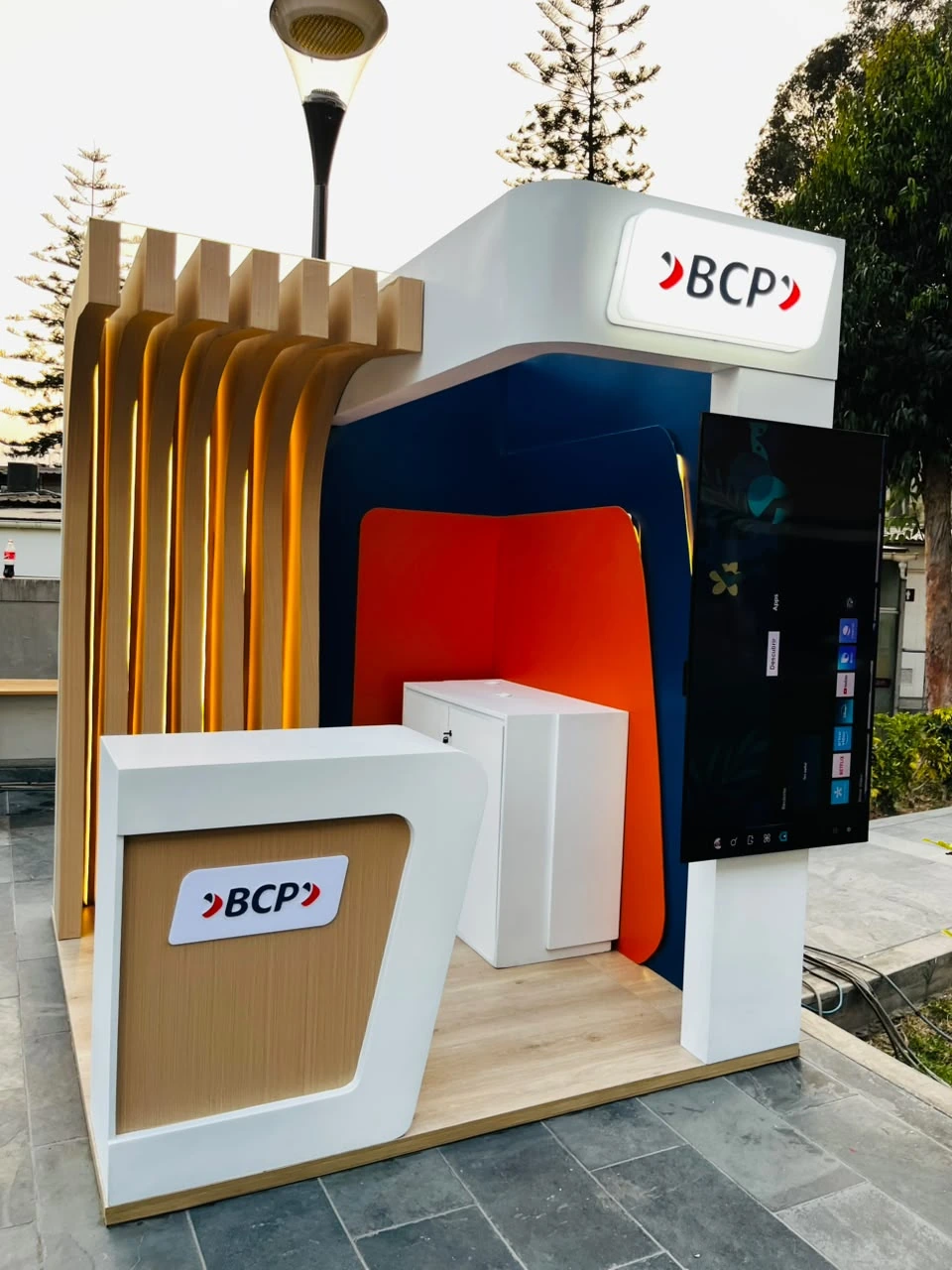 Módulo de atención del BCP en punto de calle